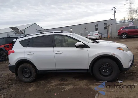 2015 Toyota Rav4 Limited z USA, uszkodzony, nr VIN JTMDFREV1FD148698